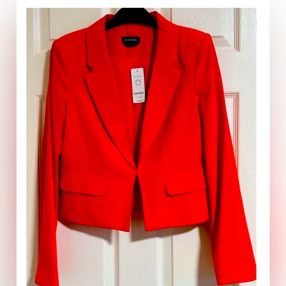 Bebe crop blazer. Color - coral. Size smallll